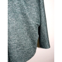 Błyszczący zielony sweter w stylu OVERSIZE ze srebrną niteczką